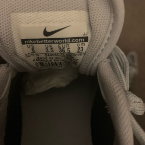 Nike Air Max Thea Gray Camo - Picture 4 of 4